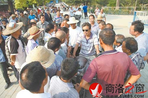 整頓后，務工人員進入市場，雇主也到市場內(nèi)找工人，雙方洽談方便安全。