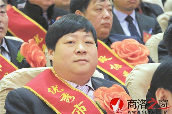 在日前召開的市政協(xié)會上，沈傳奇被評為優(yōu)秀政協(xié)委員。