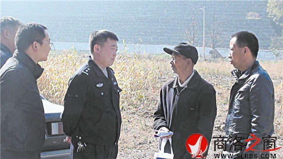 姬軍深入基層，了解民情。