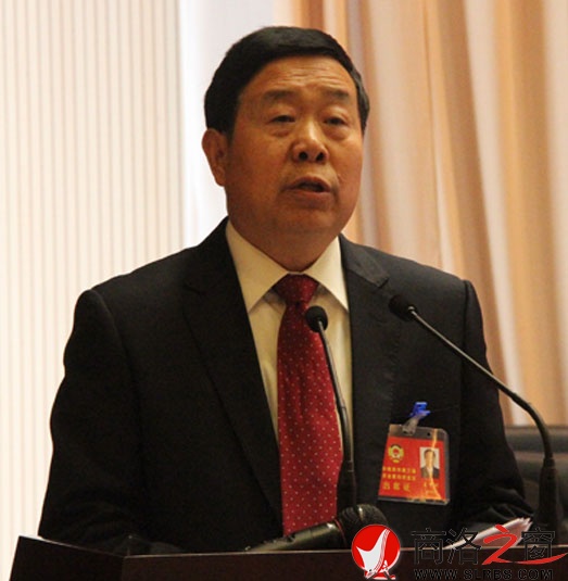 市政協(xié)主席王甲訓作政協(xié)商洛市第三屆委員會常務委員會工作報告