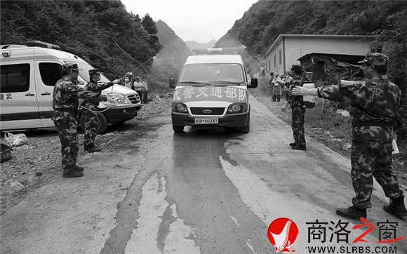 出入搶險(xiǎn)救援現(xiàn)場(chǎng)的車輛、人員必須消毒防疫