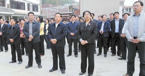 全市重大項目建設(shè)現(xiàn)場觀摩會在柞水鎮(zhèn)安觀摩