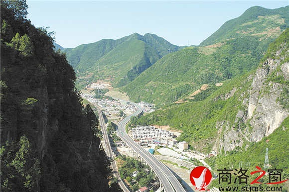 交通便捷，環(huán)境優(yōu)美的石甕子全景。