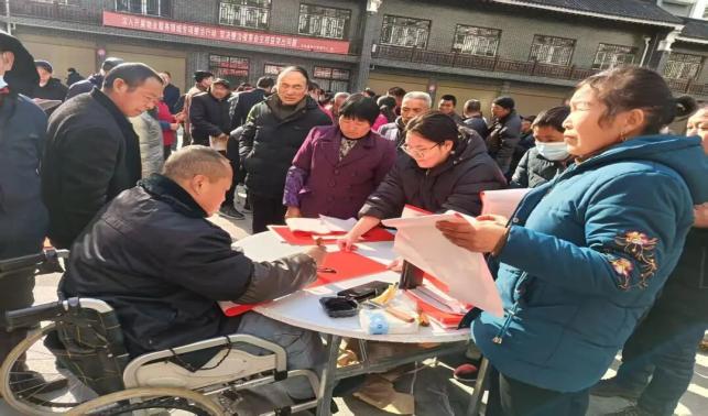 丹鳳縣走出“搬遷+產(chǎn)業(yè)+就業(yè)”新路子