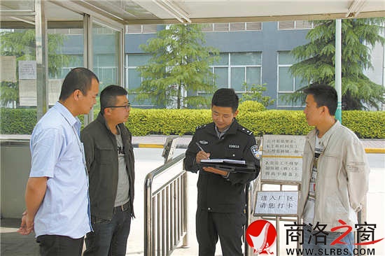 商丹工業(yè)園區(qū)內企業(yè)眾多，外來人口密集，張葛亮不定期便會深入園區(qū)企業(yè)走訪調查，以便及時發(fā)現(xiàn)、化解矛盾糾紛。