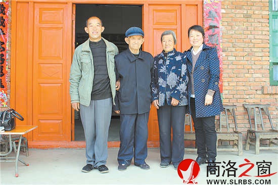 　張福秀老人身體尚好，與老伴相依相伴。得知我們要采訪張福秀，張福秀的女兒專程從西安趕回來(lái)。