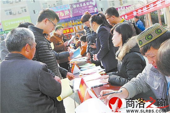 今年3月，鎮(zhèn)安舉行首場返鄉(xiāng)農民工招聘會,2200余名農民工入場登記，500多人達成就業(yè)意向。