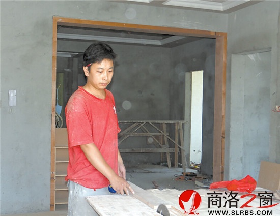 楊波說，自己之所以能在這行業(yè)站穩(wěn)腳跟，且有不菲收入，離不開這門過硬的手藝。